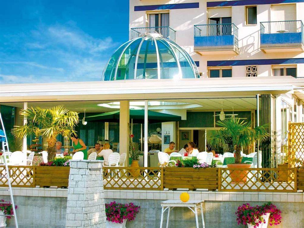 Hotel La Brezza Frontemare Lido di Jesolo Exterior foto