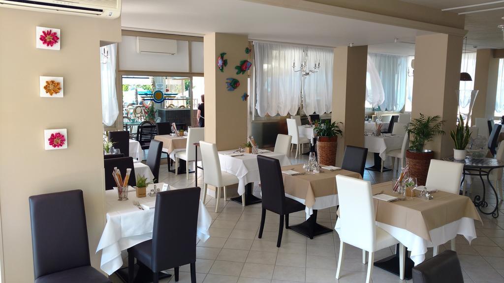 Hotel La Brezza Frontemare Lido di Jesolo Exterior foto