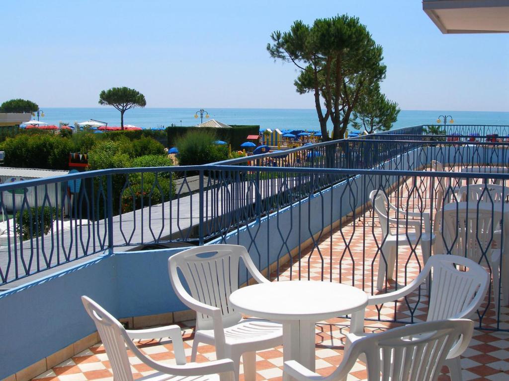 Hotel La Brezza Frontemare Lido di Jesolo Exterior foto