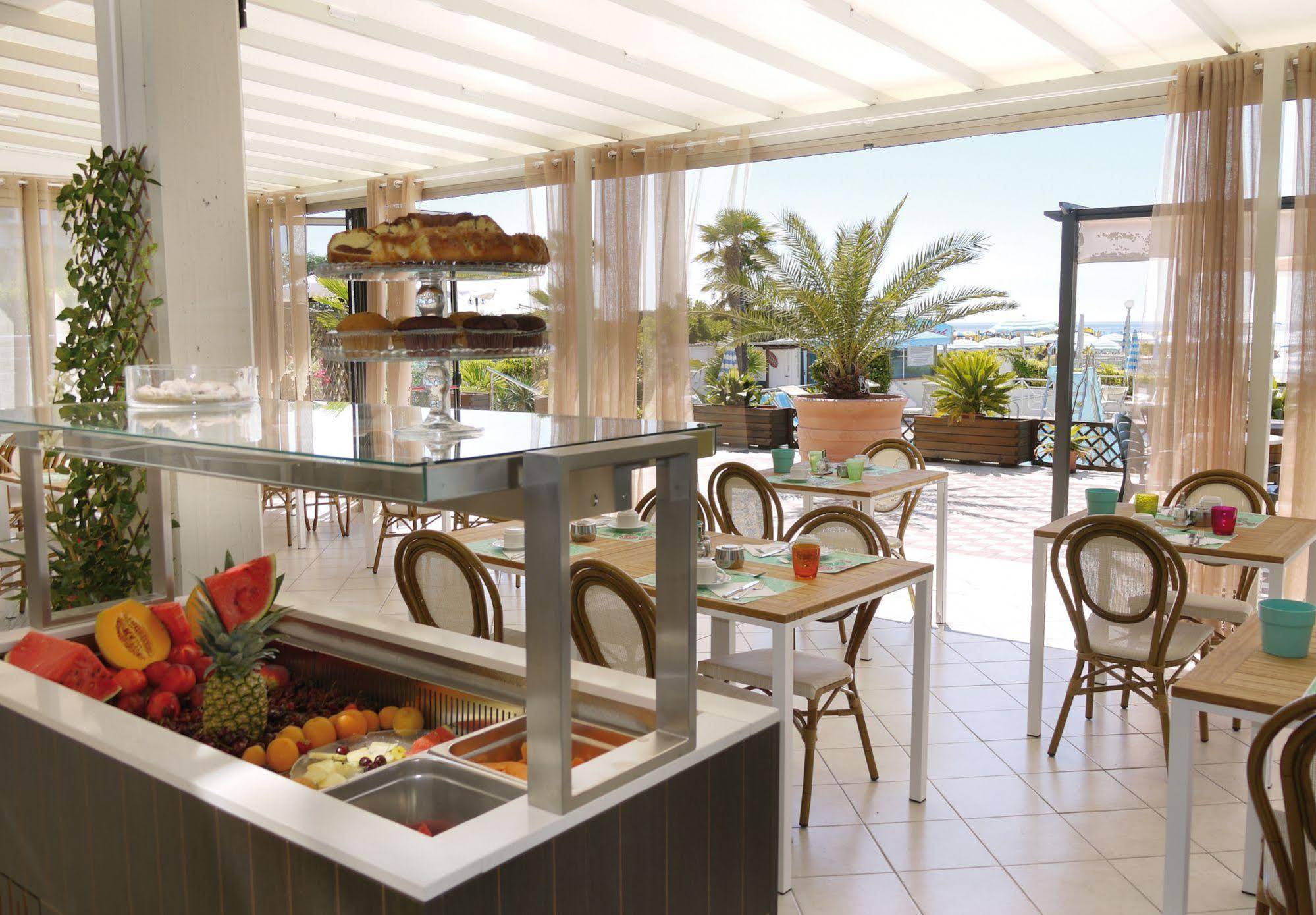 Hotel La Brezza Frontemare Lido di Jesolo Exterior foto