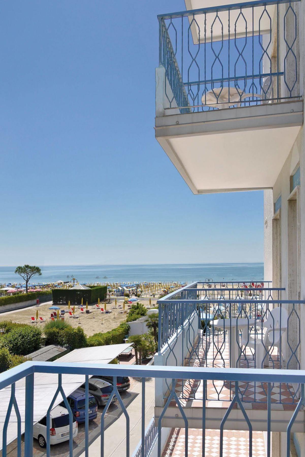 Hotel La Brezza Frontemare Lido di Jesolo Exterior foto