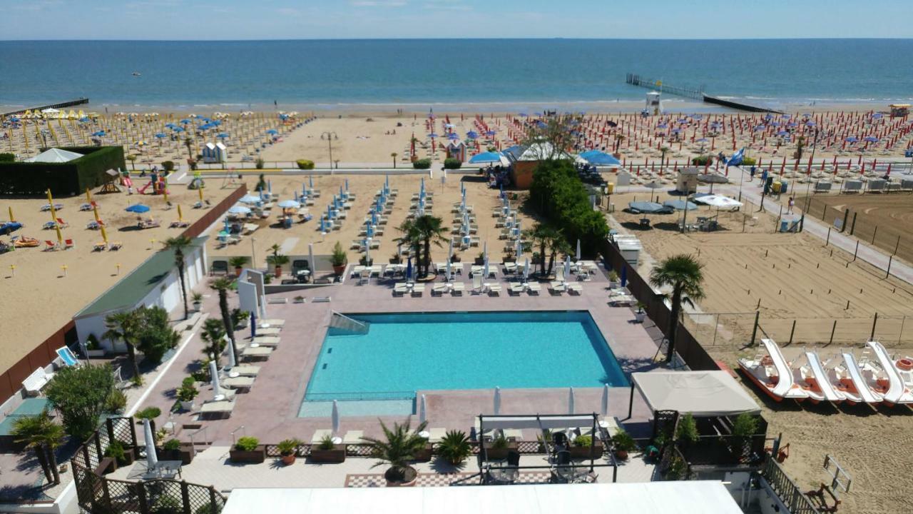 Hotel La Brezza Frontemare Lido di Jesolo Exterior foto