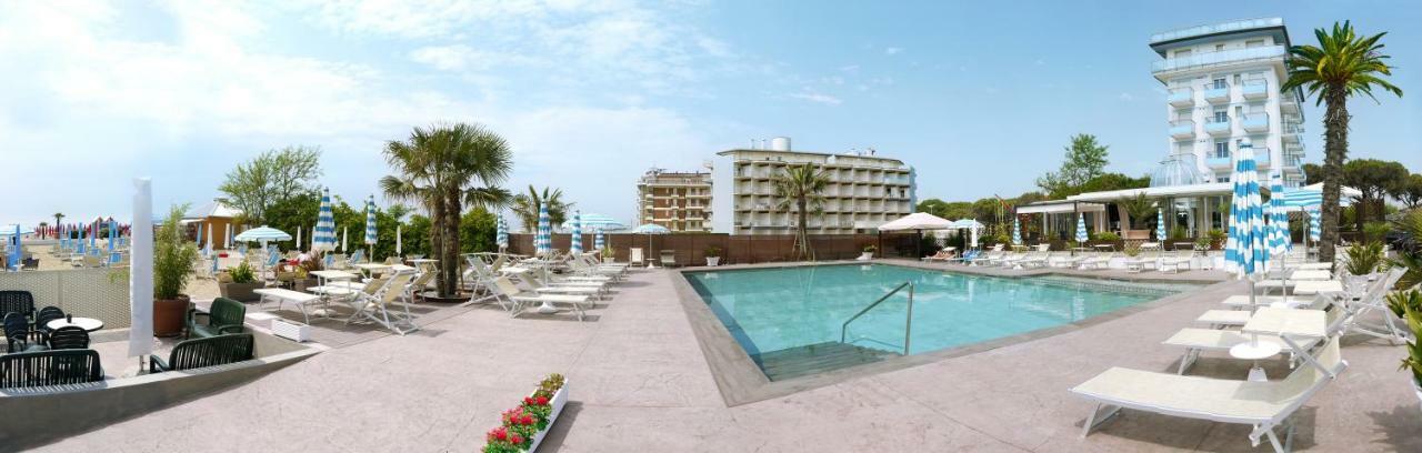 Hotel La Brezza Frontemare Lido di Jesolo Exterior foto